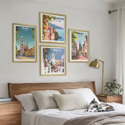 Compoziție de tablouri pentru perete cu ilustrații color ale orașelor europene