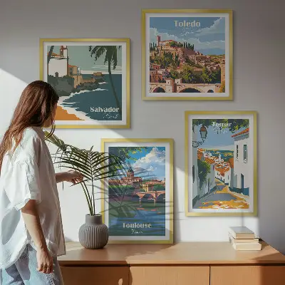 Set de tablouri gata de agățat cu grafică retro a orașului
