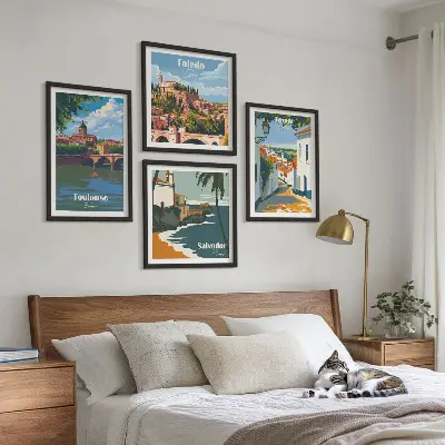 Set de tablouri gata de agățat cu grafică retro a orașului