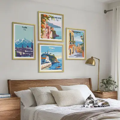 Compoziție de tablouri pentru perete cu ilustrații colorate ale orașelor în stil retro
