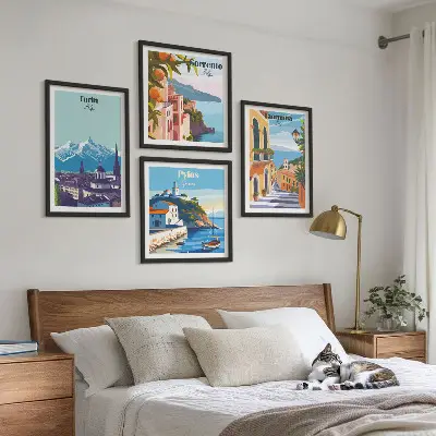 Compoziție de tablouri pentru perete cu ilustrații colorate ale orașelor în stil retro
