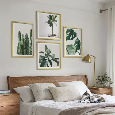 Compoziție de tablouri pentru perete cu estetica plantelor tropicale