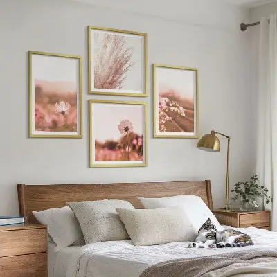 Set de tablouri gata de agățat cu flori sălbatice pe pajiște vara