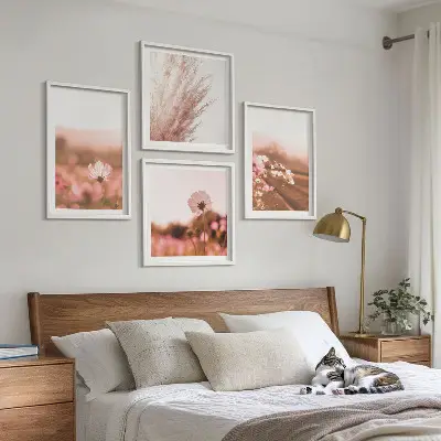 Set de tablouri gata de agățat cu flori sălbatice pe pajiște vara