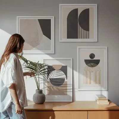 Compoziție de tablouri pentru perete cu forme abstracte în nuanțe de bej și maro