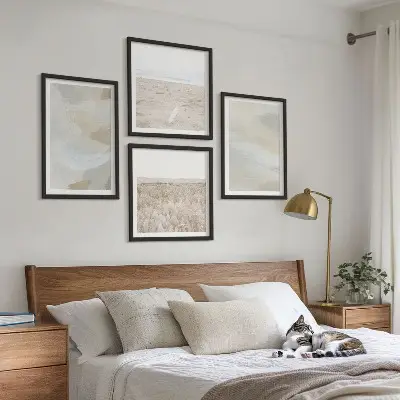 Set de tablouri decorative gata de agățat cu fundal abstract și linii delicate