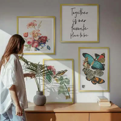 Set de tablouri gata de agățat cu model floral în nuanțe pastel de flori, fluturi și păsări