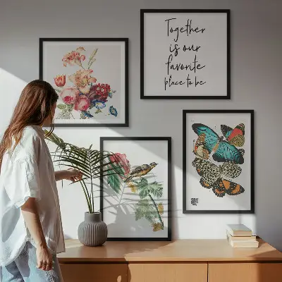 Set de tablouri gata de agățat cu model floral în nuanțe pastel de flori, fluturi și păsări