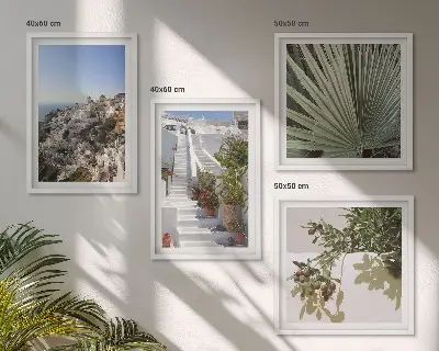 Set de tablouri gata de agățat cu vedere la scările albe din Santorini