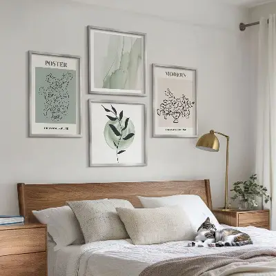 Compoziție de tablouri pentru perete cu model de flori într-o vază modernă