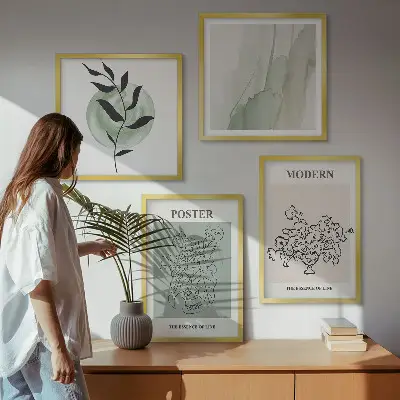 Compoziție de tablouri pentru perete cu model de flori într-o vază modernă
