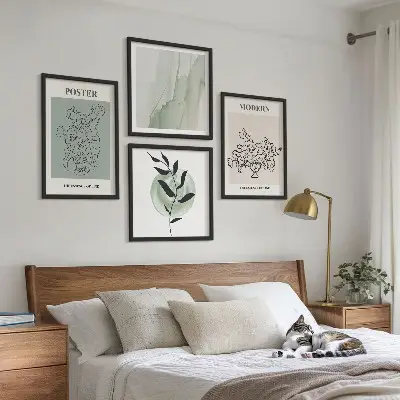 Compoziție de tablouri pentru perete cu model de flori într-o vază modernă