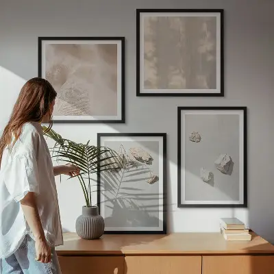 Compoziție de tablouri pentru perete cu decorațiuni de plajă și pietre în stil boho