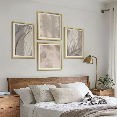 Compoziție de tablouri pentru perete cu prim-plan de țesături naturale în stil boho