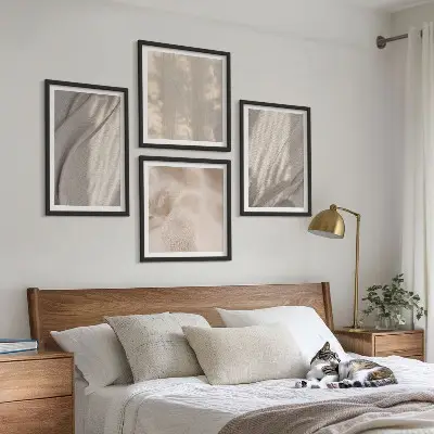 Compoziție de tablouri pentru perete cu prim-plan de țesături naturale în stil boho