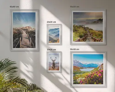 Polyptic înrămat cu peisaje de munți și păduri sălbatice