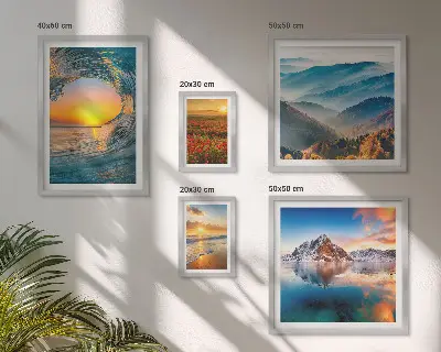 Set de tablouri decorative pentru perete cu peisaje naturale reprezentând mare, munți și flori