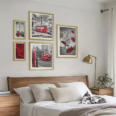 Set de tablouri decorative pentru perete cu motive londoneze și accente roșii