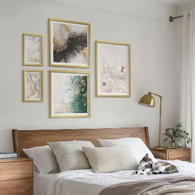 Poliptic înrămat cu accente florale și eleganță abstractă