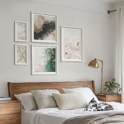 Poliptic înrămat cu accente florale și eleganță abstractă