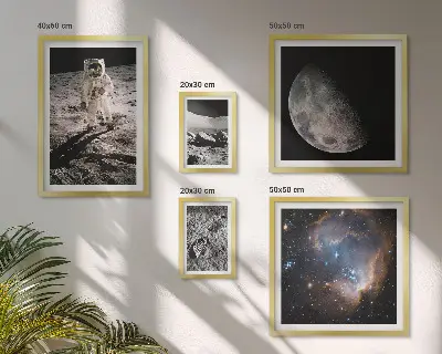 Tablou poliptic înrămat cu tema Descoperiri și secrete cosmice