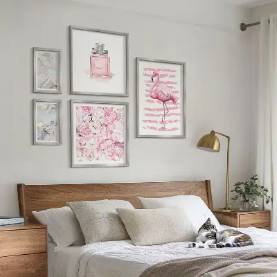 Set de tablouri decorative pentru perete cu accente roz elegante și flori de flamingo