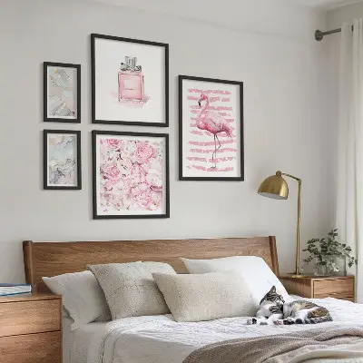 Set de tablouri decorative pentru perete cu accente roz elegante și flori de flamingo