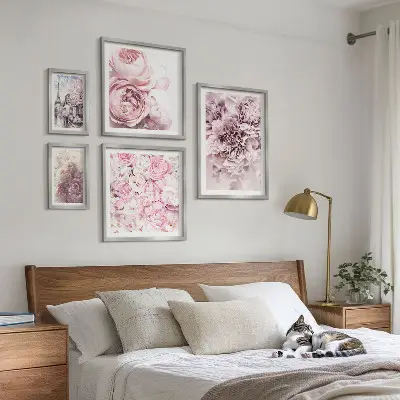 Aranjamente florale vintage cu elemente poliptice înrămate