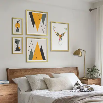 Tablou înrămat cu motive colorate în stil boho