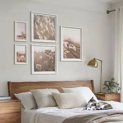 Tablou poliptic înrămat cu motive florale de natură delicată