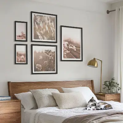 Tablou poliptic înrămat cu motive florale de natură delicată