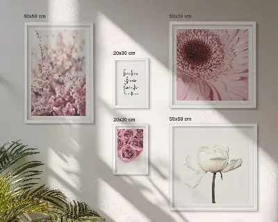 Set de tablouri decorative pentru perete cu accente florale romantice