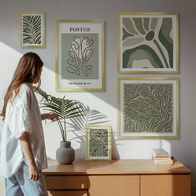 Tablou poliptic înrămat cu forme abstracte de plante în stil boho