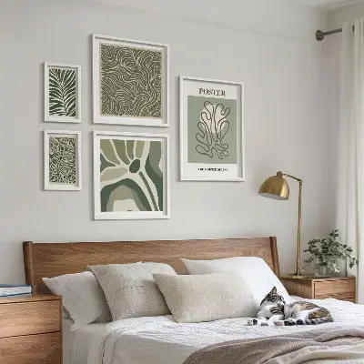 Tablou poliptic înrămat cu forme abstracte de plante în stil boho