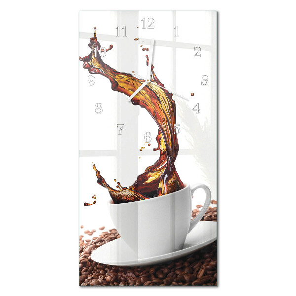 Ceas de sticlă pe perete vertical O ceașcă de cafea