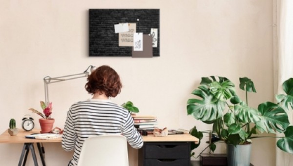 Ce să pui pe perete lângă birou? Ghid